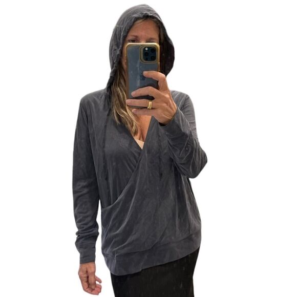 Victoria Secret Sport Hooded Long Sleeves Wrap Style Top.Size M - Picture 1 of 15